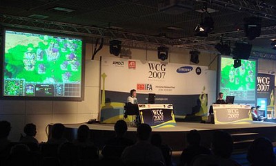 智冠董事長王俊博穿上紐約洋基球衣